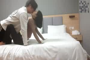 倒立69顶级尤物外围女神 高难度姿势输出骚穴  背景图片