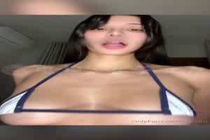 跟着巨臀一起晃晃晃！甩一脸大美尻  背景图片