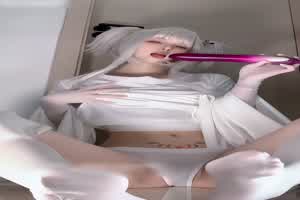 蛇腰巨臀的coser是内裤出淫水的小母狗  背景图片