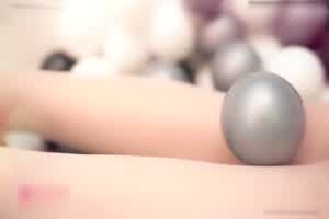 麻豆 游戏女友 床上  背景图片