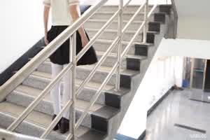 校园制服诱惑野外露出SM  背景图片