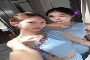 南京艺术学院舞蹈生郭婷婷舔屌到茫然被打屁股逼更紧  背景图片