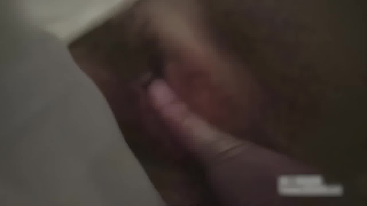  云泄密极品胸膜被老板玩弄，落地窗广州小蛮腰 的剧照2