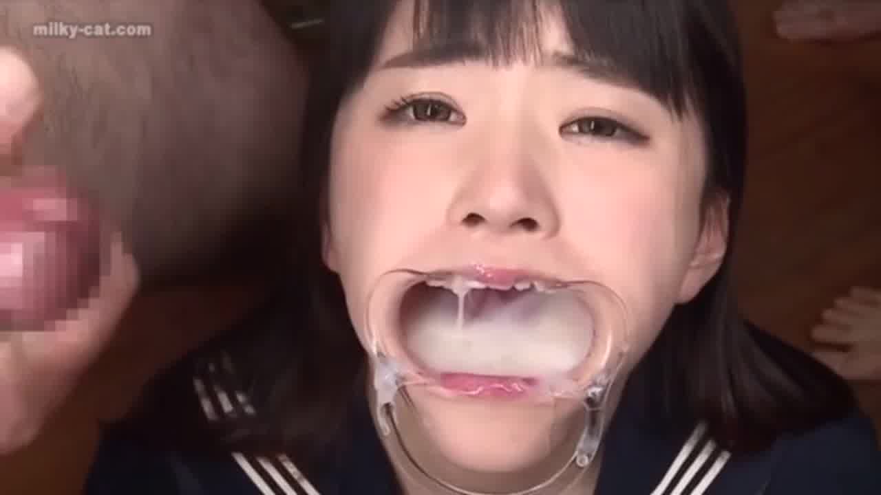  变态水手服女高中生强制饮精 的剧照7