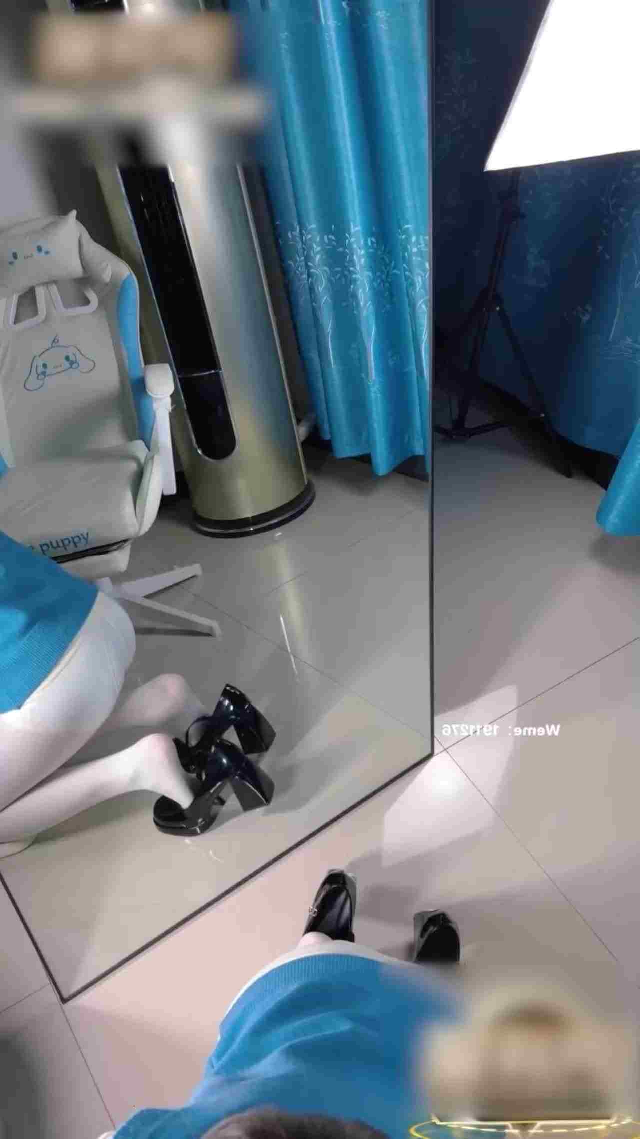  抖音50万粉丝网红 白龙猫女 微密圈付费福利合集 妩媚眼神极限诱惑 的剧照5