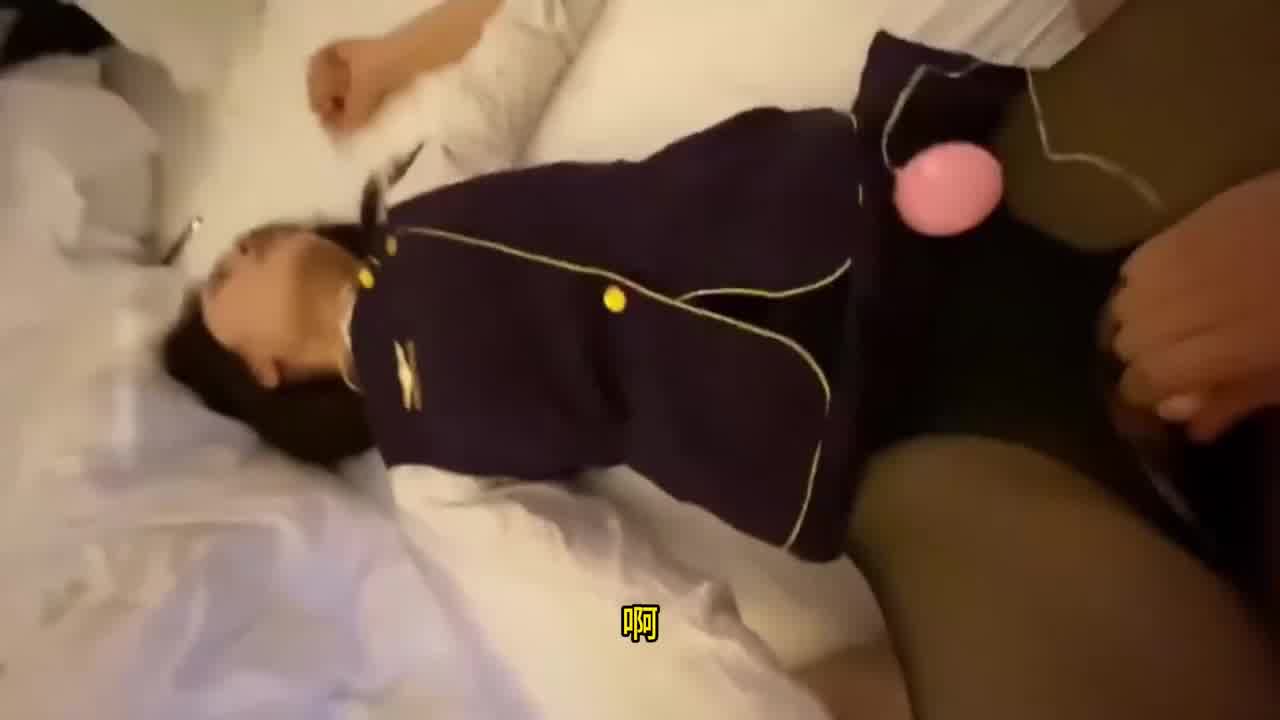  厦门航空某机组乘务员，被佩戴劳力士迪通拿手表的土豪包养视频流出！ 的剧照4