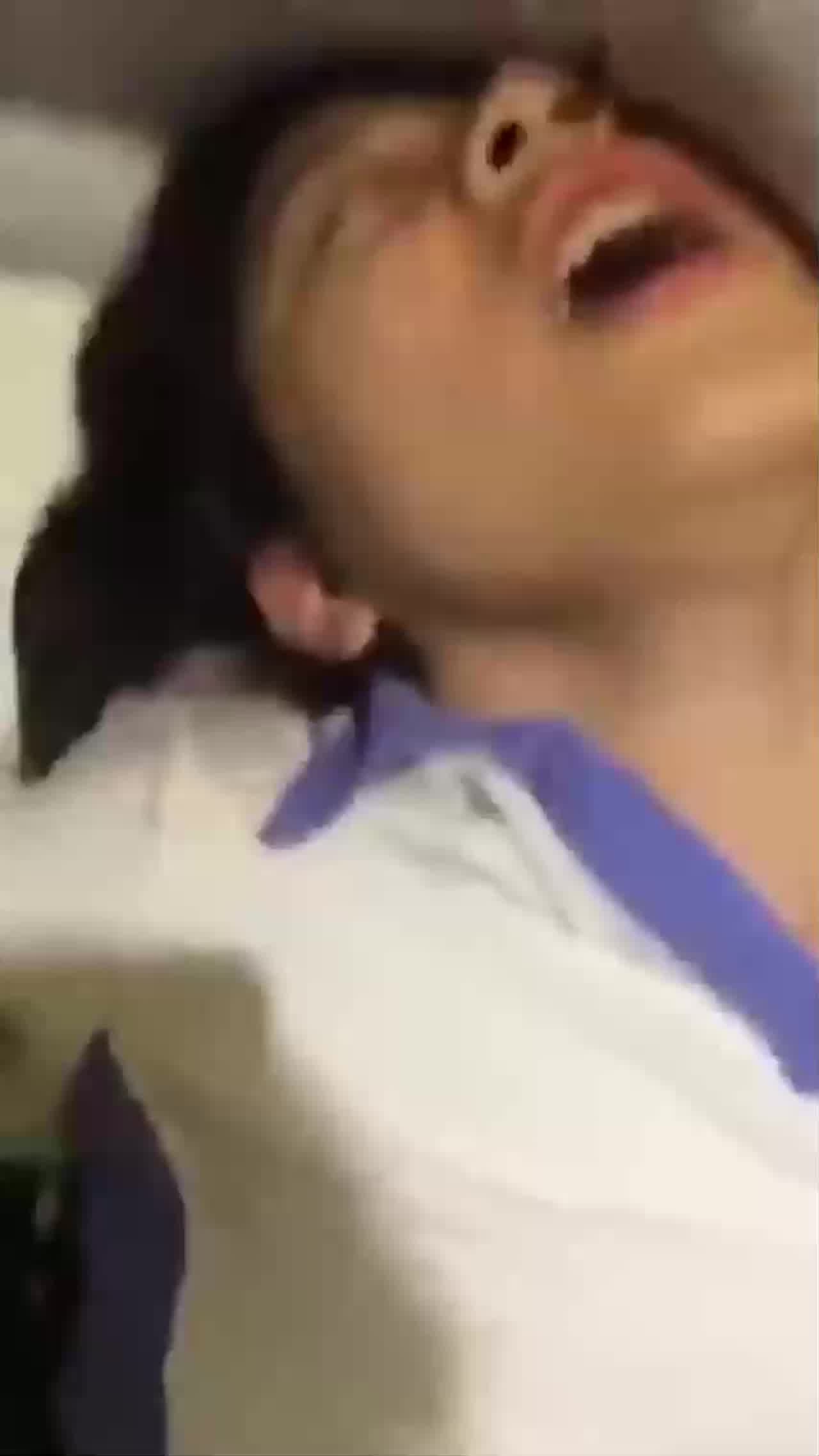  穿着校服的高中学生妹和我开房啪啪自拍_妹子一看就知道没啥性经验_最后还被颜射了 的剧照4