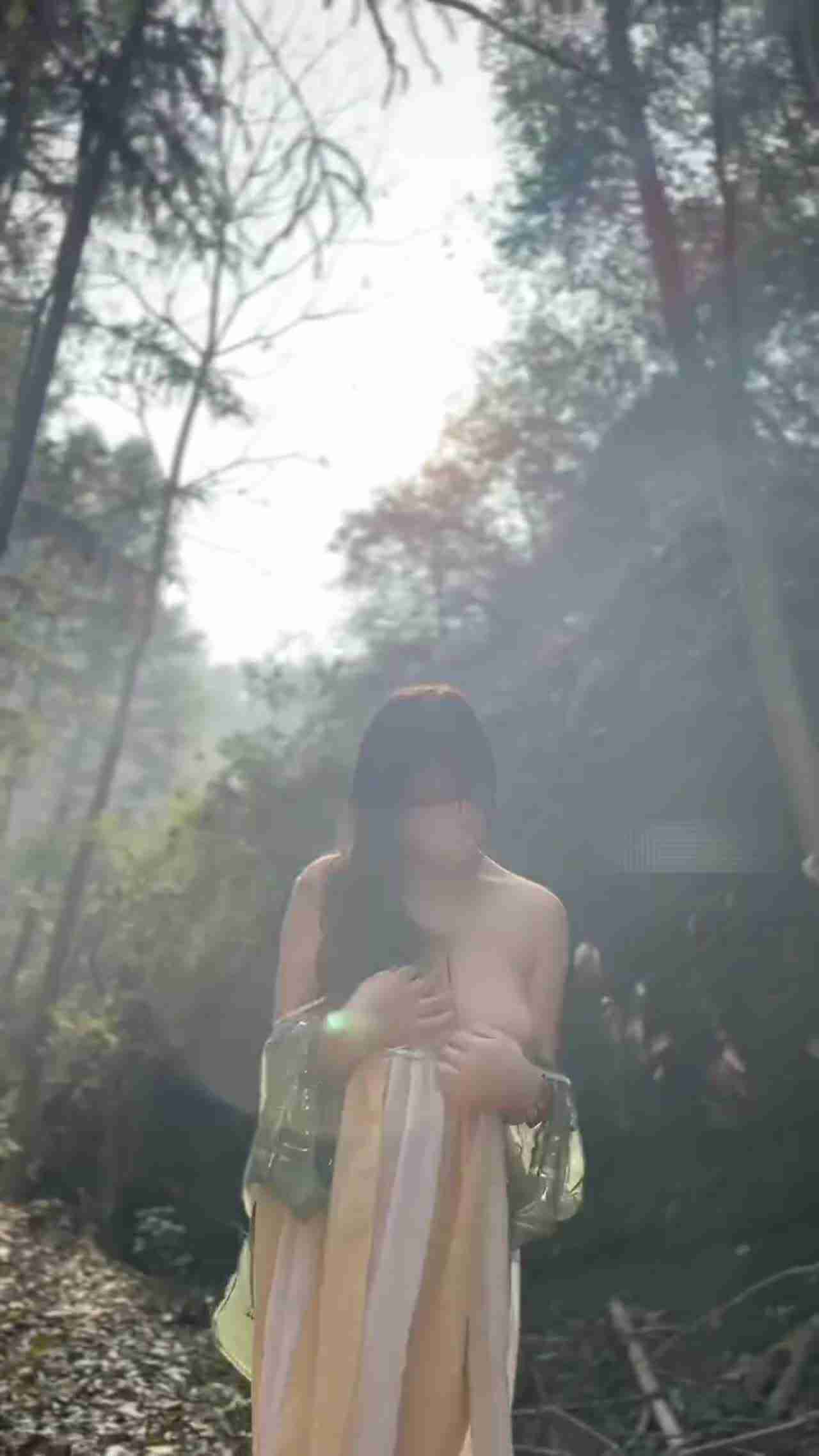  森林露出 的剧照5